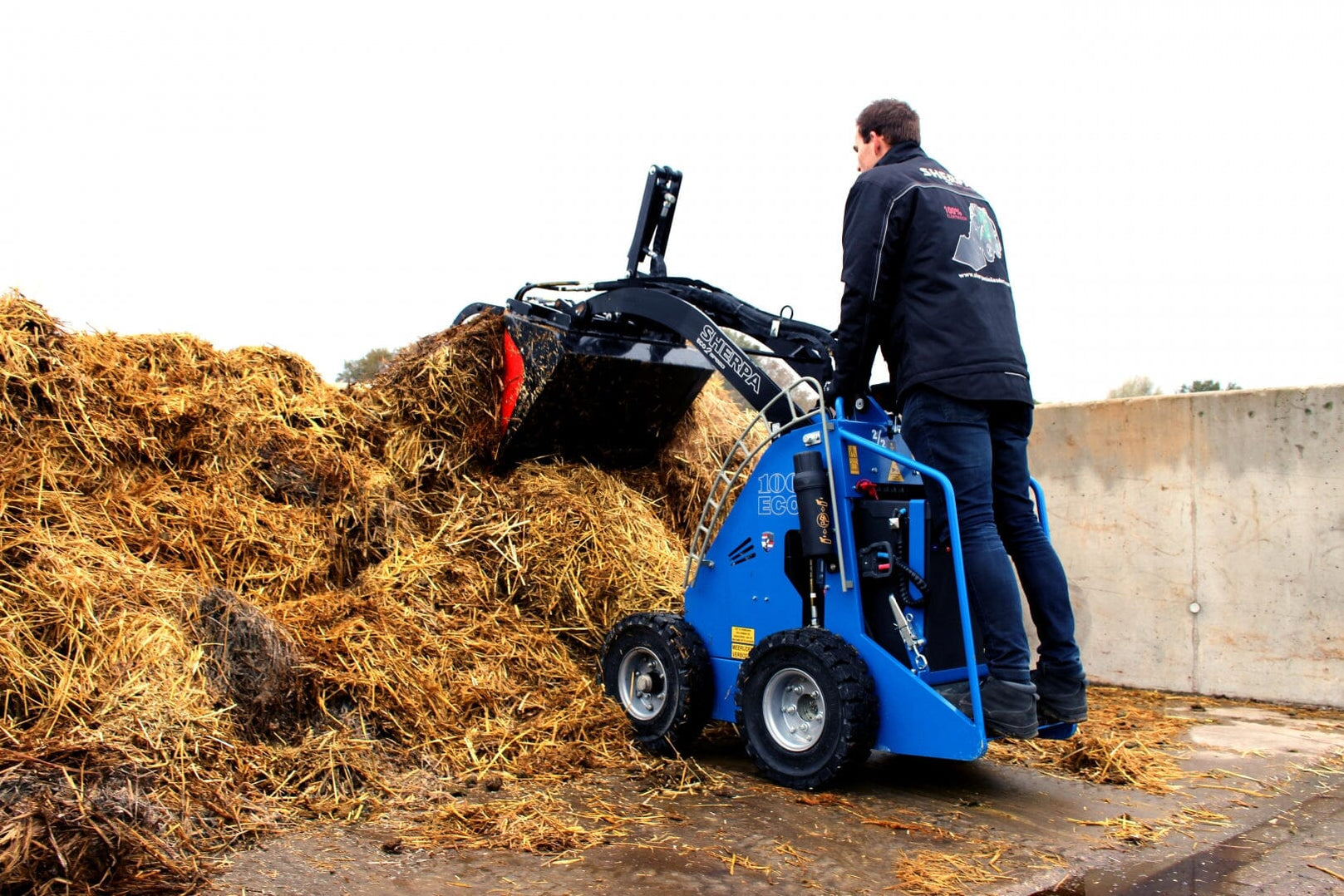 Sherpa Mini Skid Steer Loader Grab Bucket — Artizan Diamond